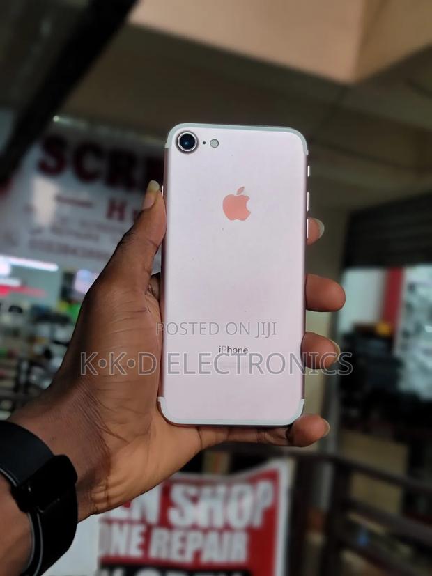 Apple iPhone 7 32 GB Rose Gold photo 4