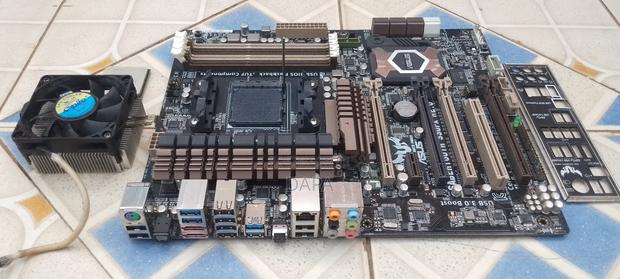 4.00ghz (8 Cores Processor Amd Fx-8120) + Sabertooth 990fx R2.0 · Photo 4