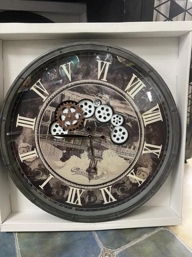 Black Gears Clock · Photo 2