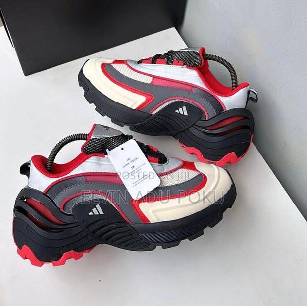 Adidas Back Pump Sneaker · Photo 3