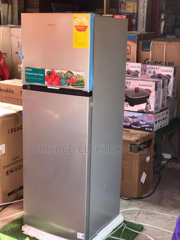 Hisense Durable Fridge 326 Litres Top Freezer photo 3