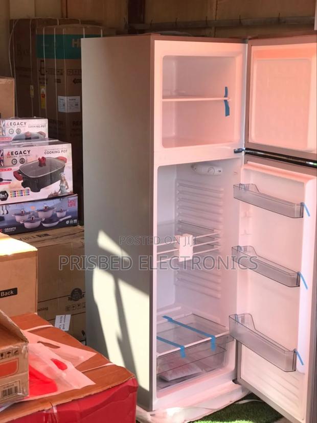 Hisense Durable Fridge 326 Litres Top Freezer photo 5