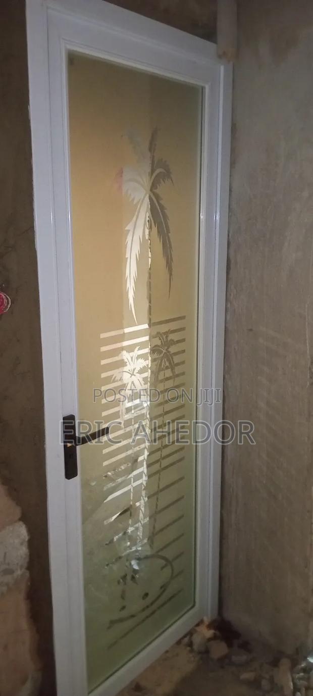 Bathroom and Toilet Glass Door With Coconut Design and Handle