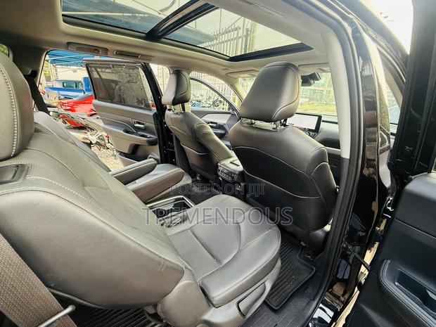 Toyota Highlander Platinum AWD 2024 Black