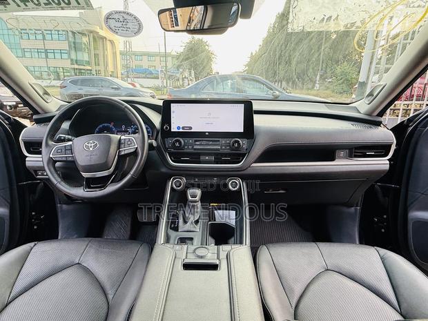 Toyota Highlander Platinum AWD 2024 Black