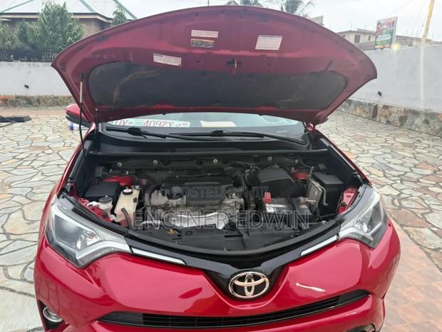 Toyota RAV4 XLE AWD (2.5L 4cyl 6A) 2017 Red photo 2