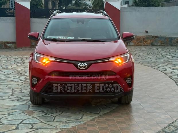 Toyota RAV4 XLE AWD (2.5L 4cyl 6A) 2017 Red photo 4