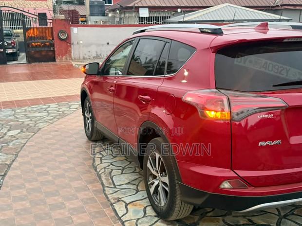 Toyota RAV4 XLE AWD (2.5L 4cyl 6A) 2017 Red photo 6