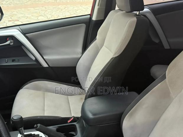 Toyota RAV4 XLE AWD (2.5L 4cyl 6A) 2017 Red photo 11