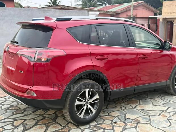 Toyota RAV4 XLE AWD (2.5L 4cyl 6A) 2017 Red photo 12