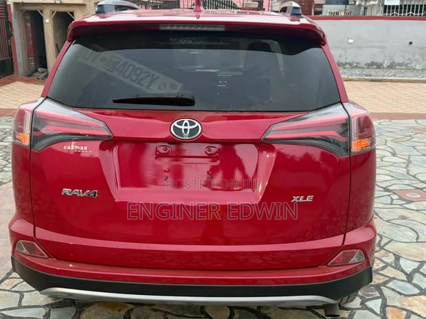 Toyota RAV4 XLE AWD (2.5L 4cyl 6A) 2017 Red photo 13