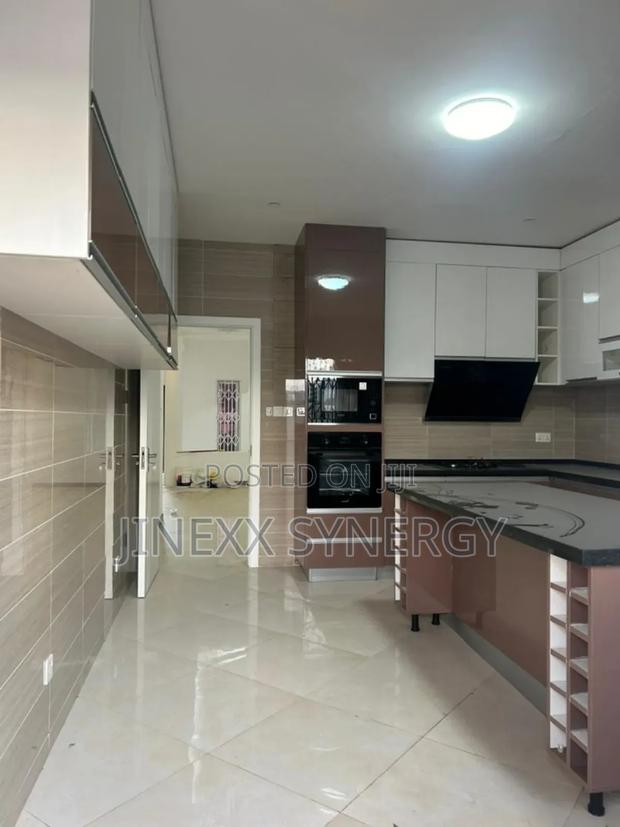 5bdrm House in Sakumono for rent