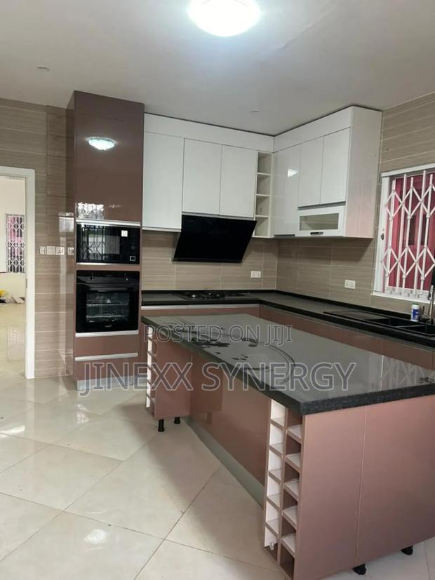 5bdrm House in Sakumono for rent