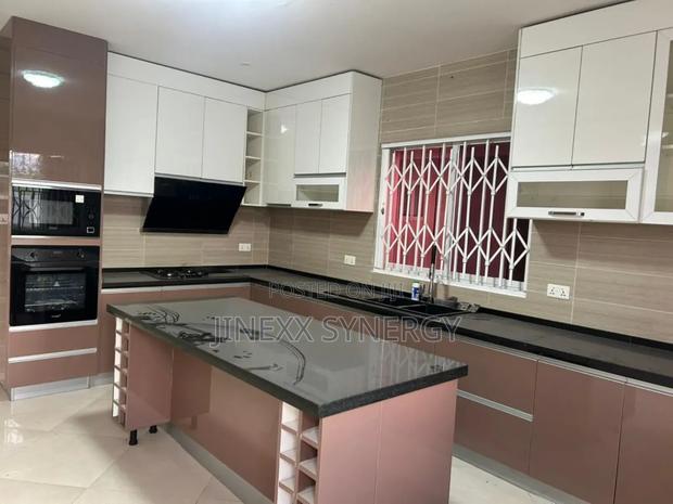 5bdrm House in Sakumono for rent