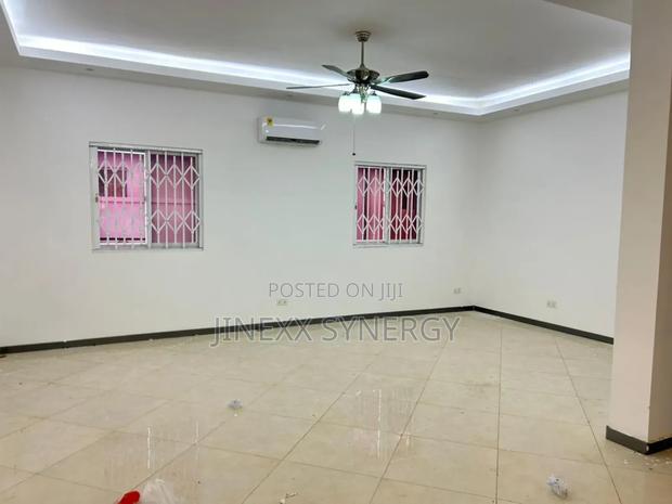 5bdrm House in Sakumono for rent