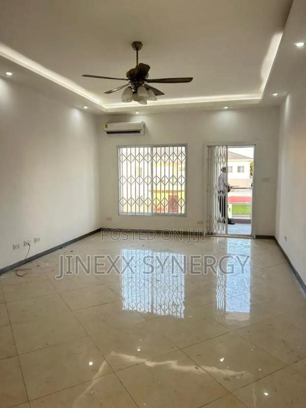 5bdrm House in Sakumono for rent