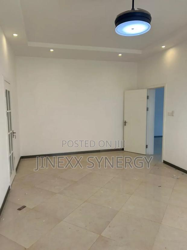 5bdrm House in Sakumono for rent