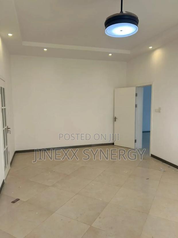 5bdrm House in Sakumono for rent