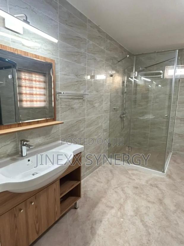 5bdrm House in Sakumono for rent