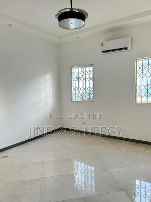 5bdrm House in Sakumono for rent