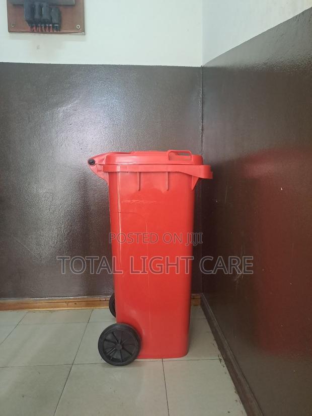 Dustbin/Wastebin With Wheels Small Size