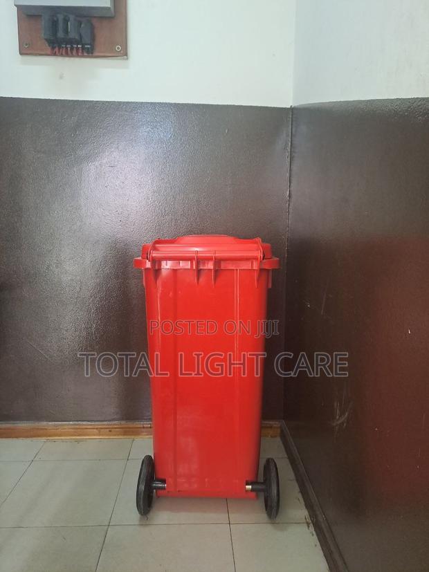 Dustbin/Wastebin With Wheels Small Size photo 2