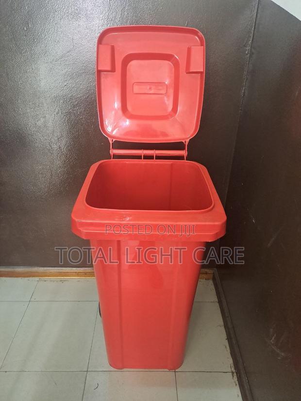 Dustbin/Wastebin With Wheels Small Size photo 4