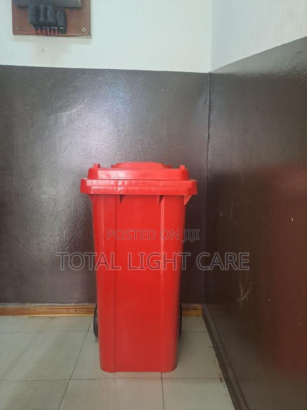 Dustbin/Wastebin With Wheels Small Size photo 5