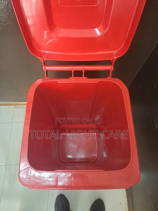 Dustbin/Wastebin With Wheels Small Size photo 6