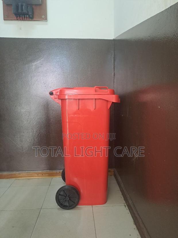 Dustbin/Wastebin With Wheels Small Size photo 7