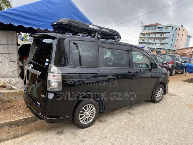 Toyota Voxy 2013 Black