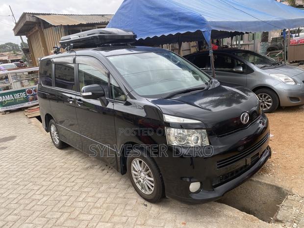 Toyota Voxy 2013 Black