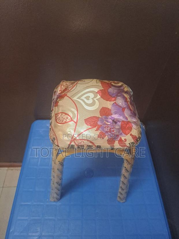 Metal Leg Sitting Stool photo 3