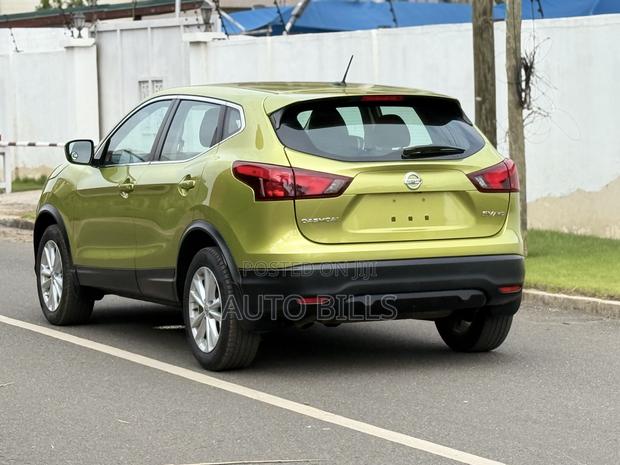 Nissan Qashqai 2018 Green