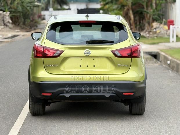Nissan Qashqai 2018 Green