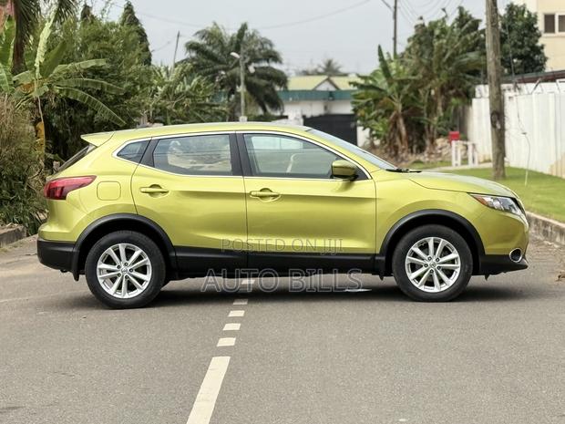 Nissan Qashqai 2018 Green