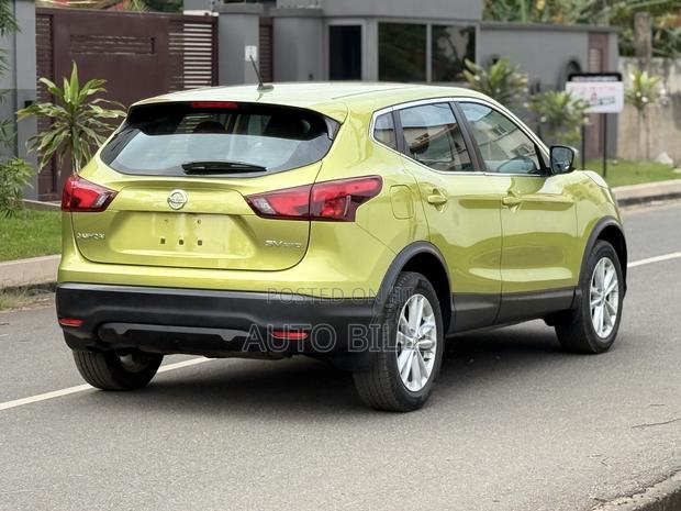 Nissan Qashqai 2018 Green