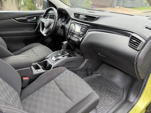 Nissan Qashqai 2018 Green