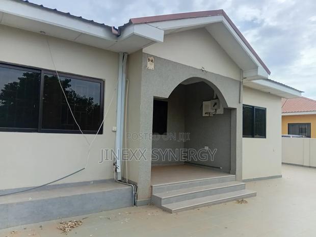3bdrm House in Devtraco Estate, Tema Metropolitan for rent