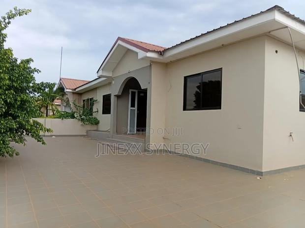 3bdrm House in Devtraco Estate, Tema Metropolitan for rent