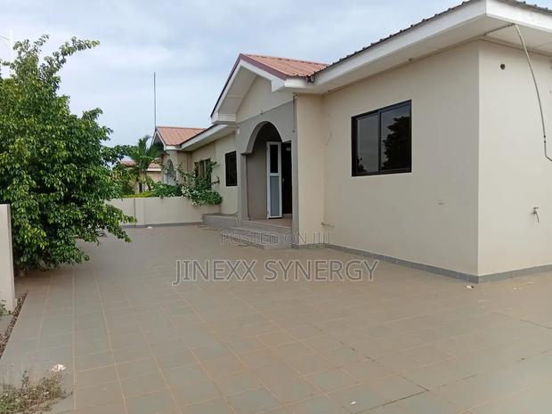 3bdrm House in Devtraco Estate, Tema Metropolitan for rent