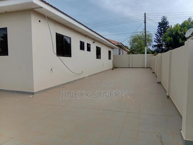 3bdrm House in Devtraco Estate, Tema Metropolitan for rent