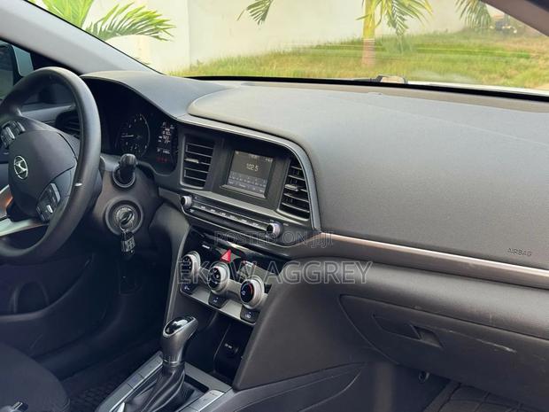 Hyundai Elantra SE 2019 White