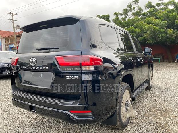 New Toyota Land Cruiser LC300 2025 Black photo 3