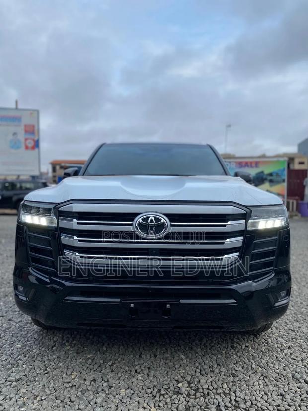 New Toyota Land Cruiser LC300 2025 Black