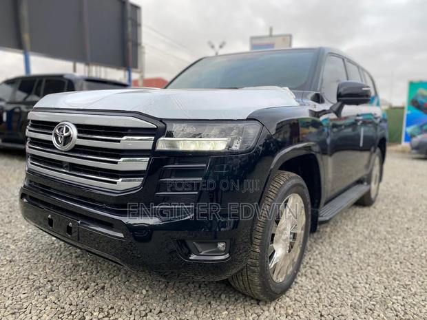 New Toyota Land Cruiser LC300 2025 Black photo 4