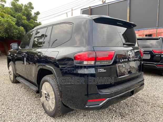 New Toyota Land Cruiser LC300 2025 Black photo 12