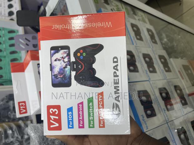 V13 Wireless Bluetooth Gamepad With a Phone Holder · Photo 3