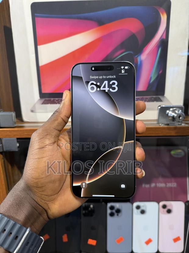 Apple iPhone 16 Pro Max 512 GB Gray · Photo 2
