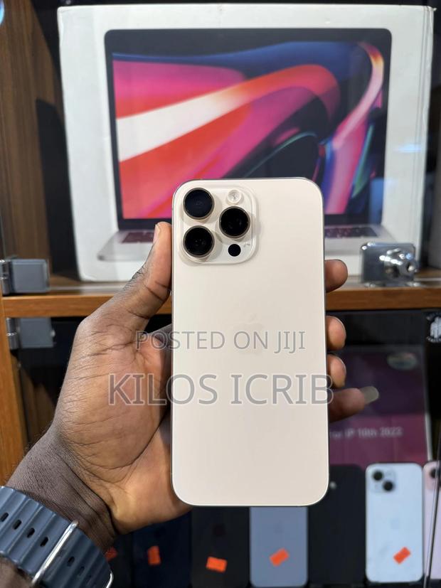 Apple iPhone 16 Pro Max 256 GB Gold · Photo 2